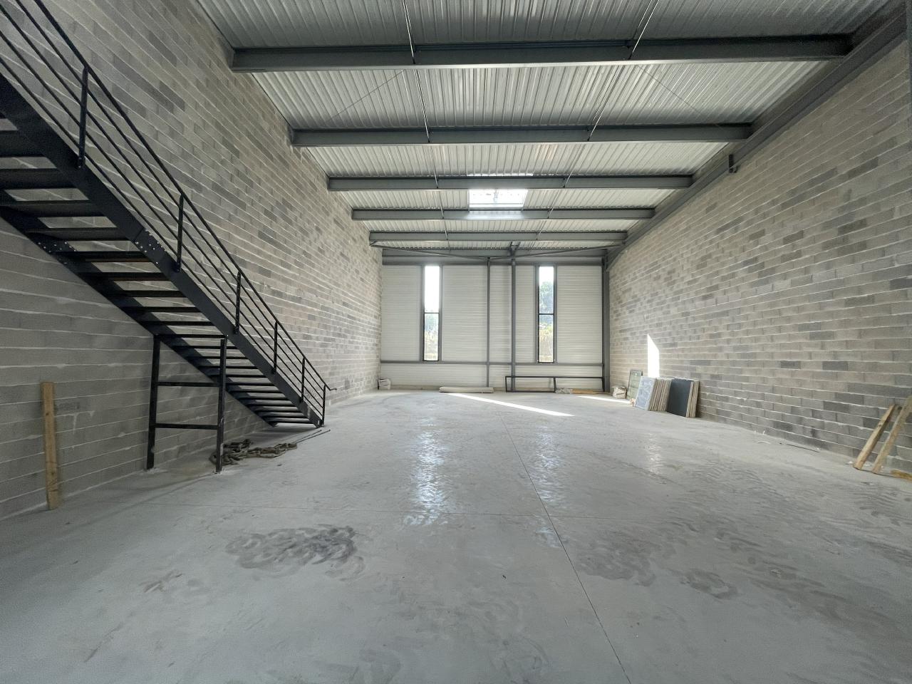 Local d'activité Seyne-sur-Mer 5751m² Location local d'activité Seyne-sur-Mer Var OLACT2311925 8